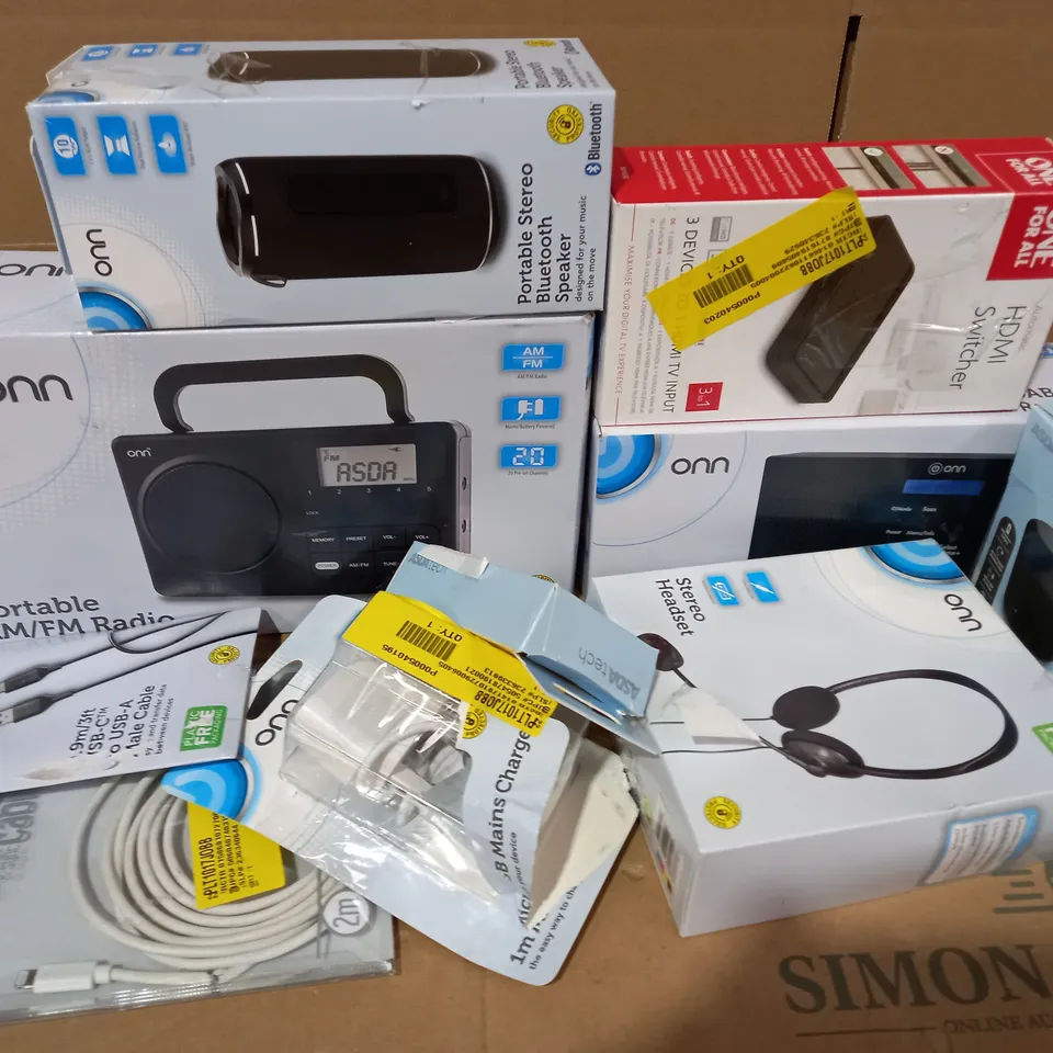 LOT OF APPROX. 10 X ITEMS TO INCLUDE ONN PORTABLE BLUETOOTH SPEAKER, ONN DAB+/FM RADIO, ASDA TECH BLUETOOTH SPEAKER, ONE FOR ALL AUTOMATIC HDMI SWITCHER, JUICE XL CHARGE AND SYNC CABLE, ETC.