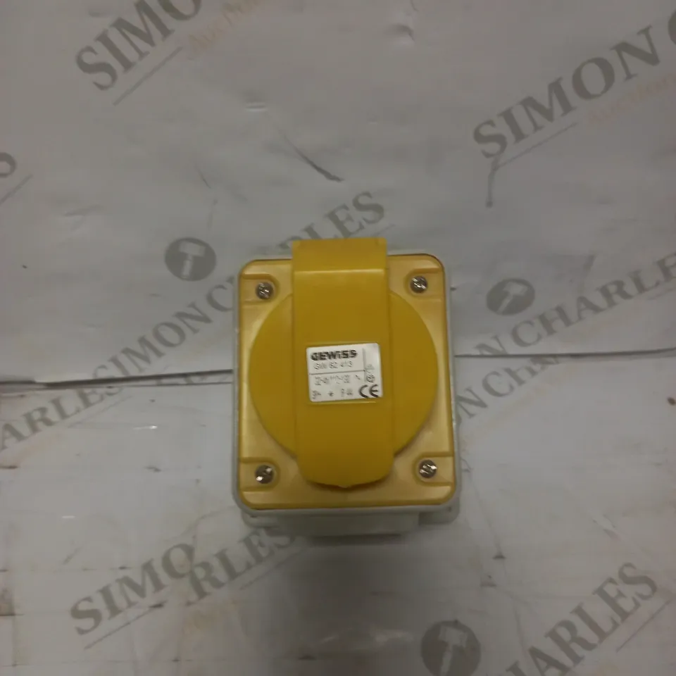 LOT TO CONTAIN APPROX. 7 GEWISS PLUGS, SPECIFICATIONS MAY VARY 
