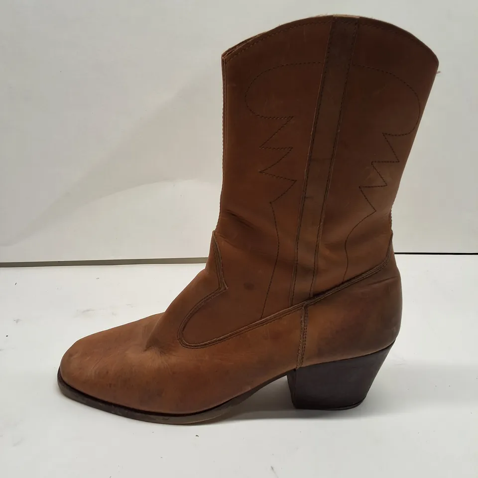 WOMEN'S BROWN LEATHER ANKLE BOOTS WITH ZIP – WESTERN STITCHING