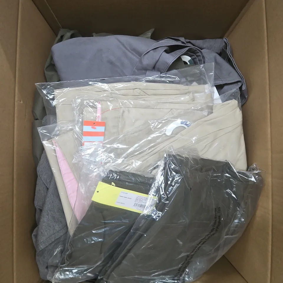 APPROXIMATELY 25 ASSORTED CLOTHING PRODUCTS IN VARIOUS STYLES & SIZES TO INCLUDE TOPS, JUMPERS, PANTS ETC