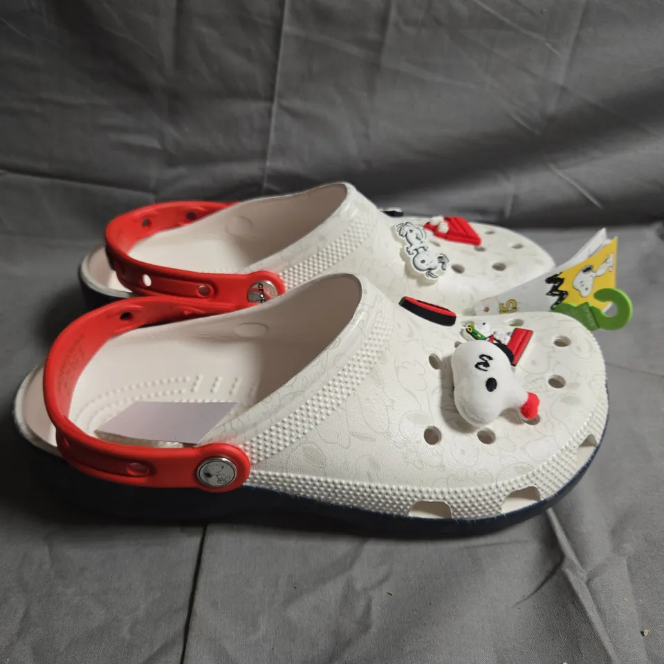 PAIR OF PEABUTS CLASSIC CROC CLOGS - UK SIZE M7 / W8