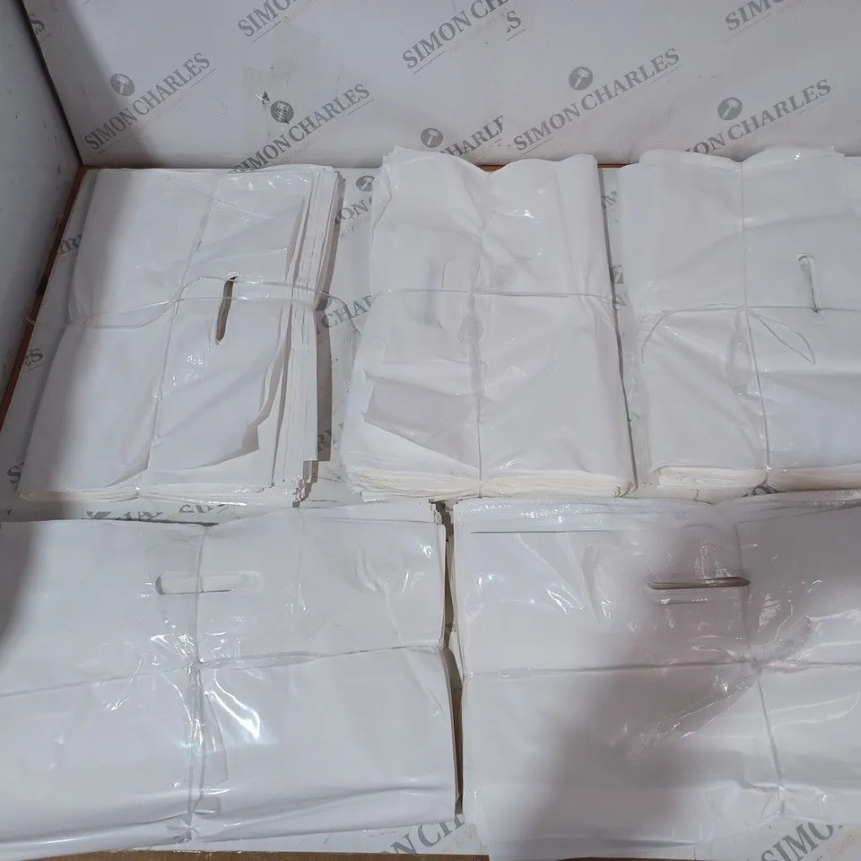 BOX OF APPROX 500 WHITE PLASTIC BAGS - 5 X 100