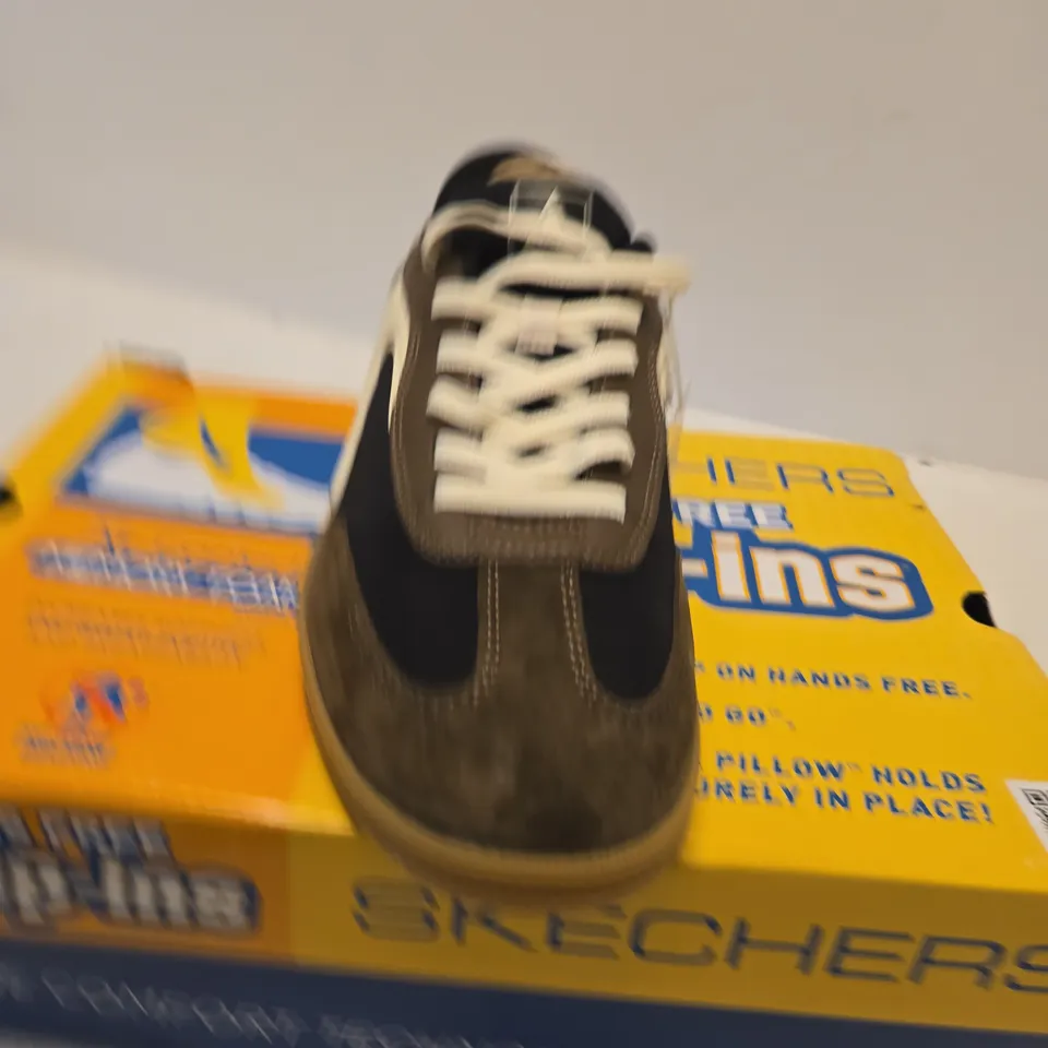 BOXED PAIR OF SKECHERS SLIP-ONS (UK 7 / US 10) – MEN'S FOOTWEAR, BOXED