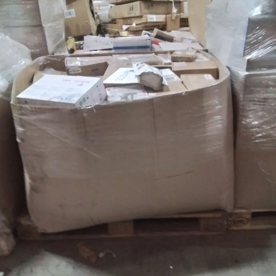 PALLET CONTAINING LARGE QUANTITY OF TV BRACKETS 