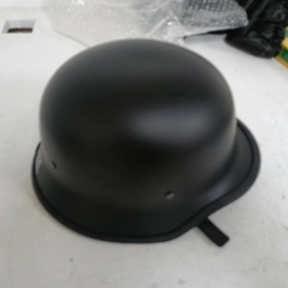 BLACK HELMET