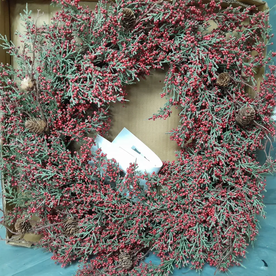 PRE-LIT BROOKLYN RED BERRY WREATH 