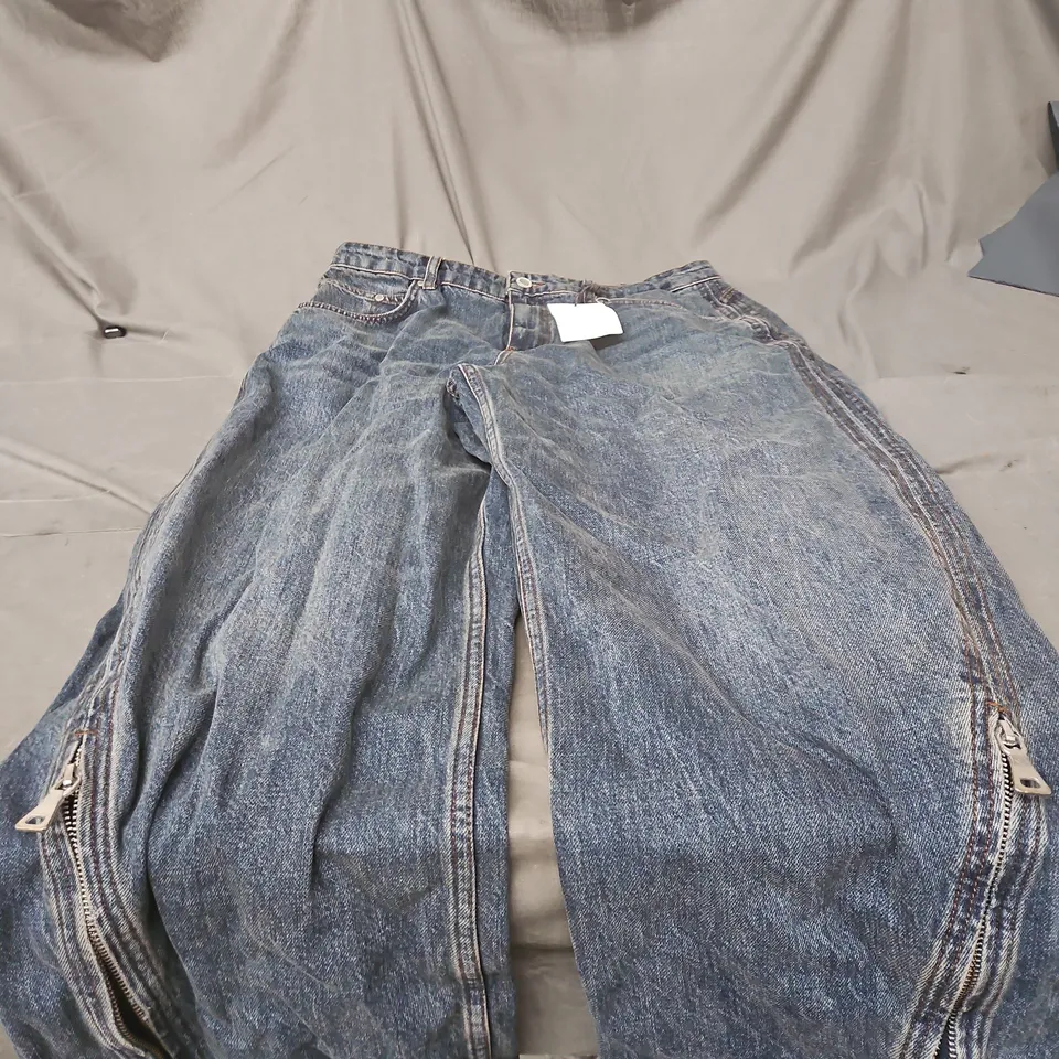 ZARA WOMEN’S DENIM JEANS – UK 12 (EU 40) – MID-BLUE, ZIPPOCKETS