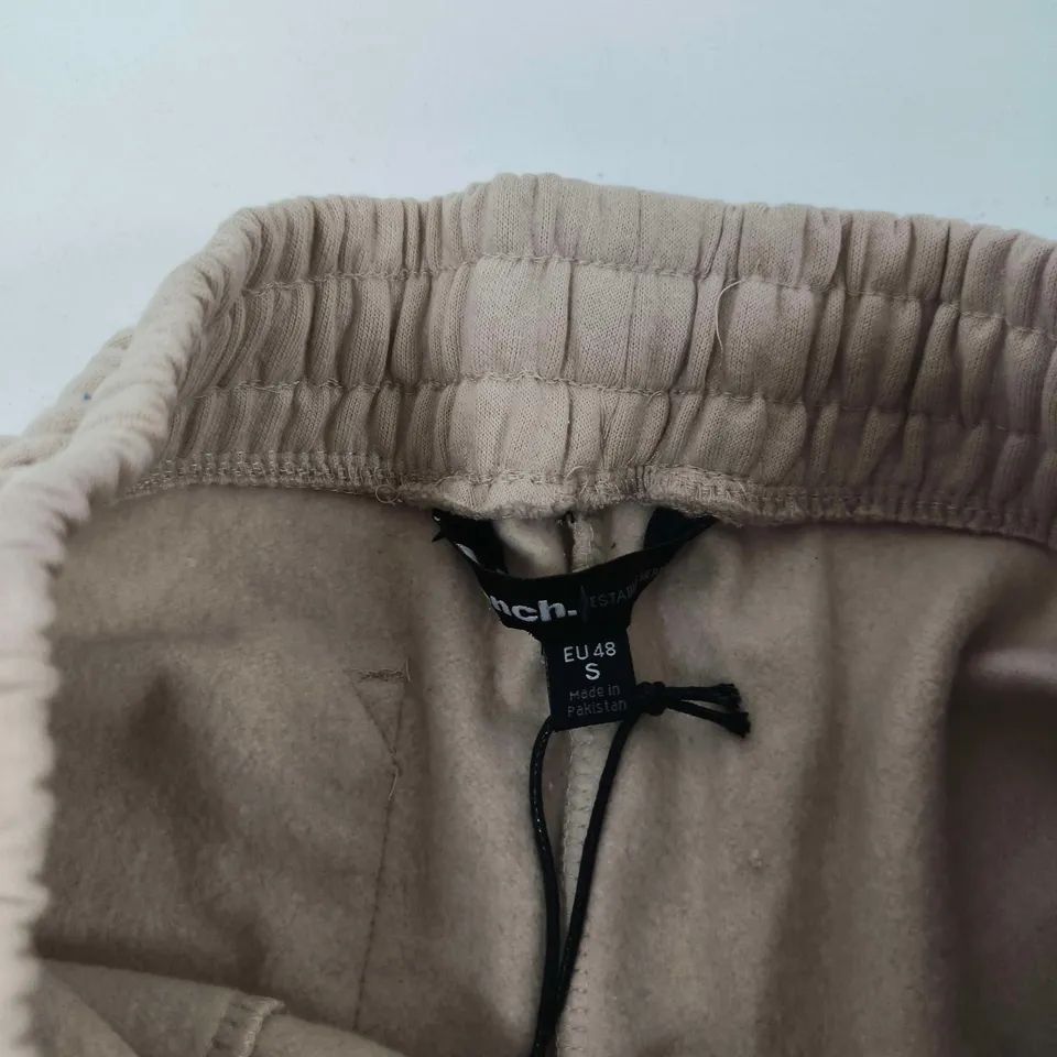 BENCH. BEIGE SHORTS – ELASTICATED WAIST, DRAWSTRING; EU 48 S