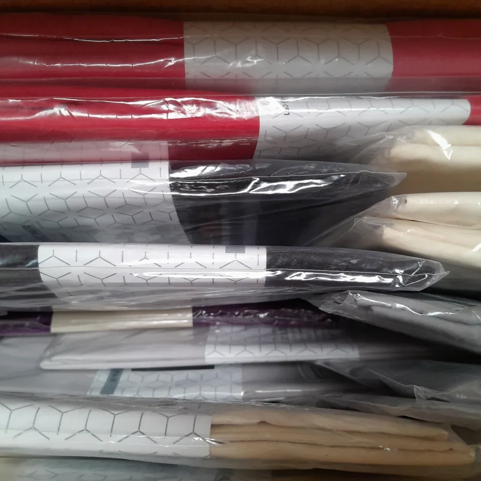 BOX OF APPROXIMATELY 15 ASSORTED SASA CRAZE BEDDING ITEMS IN VARIOUS STYLES AND COLOURS