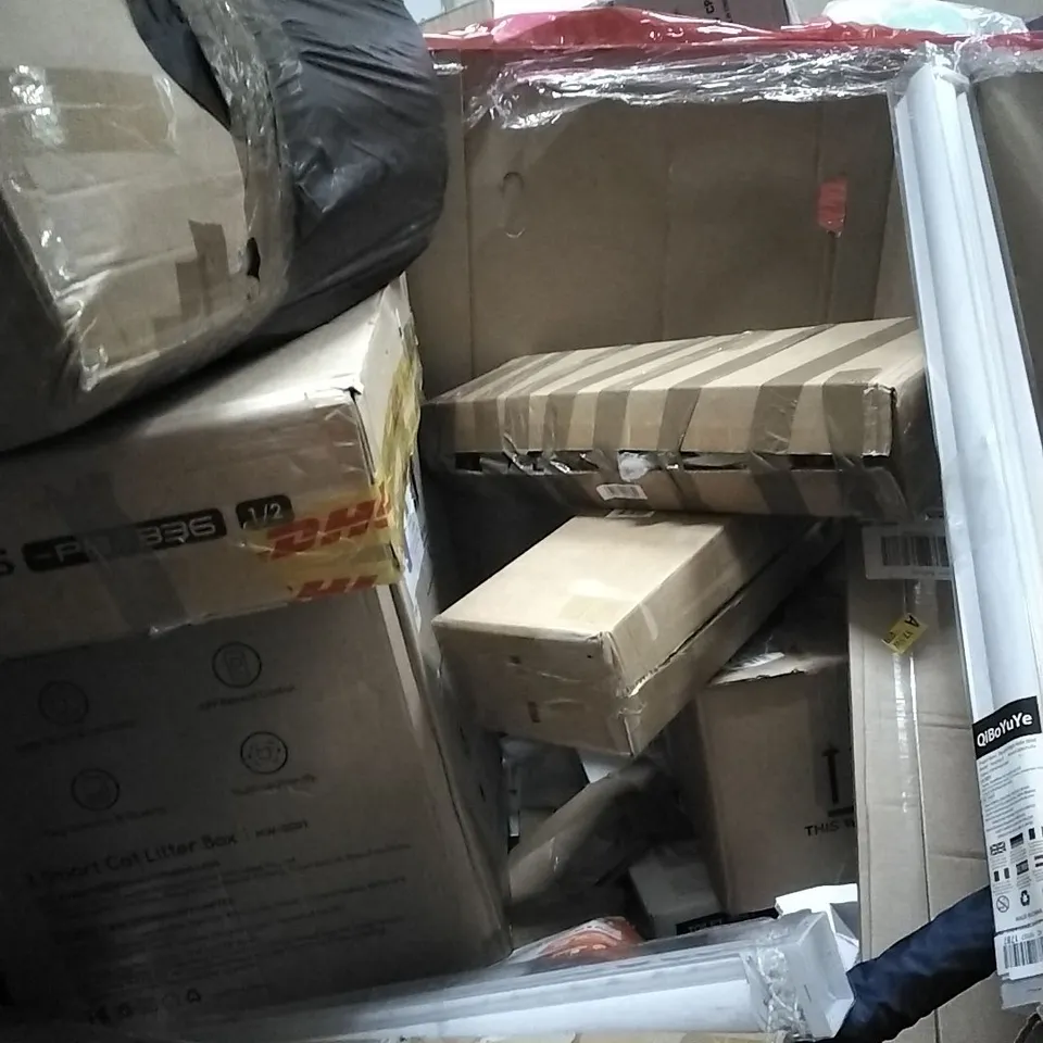 PALLET OF HOUSEHOLD ITEMS TO INCLUDE FLOOR/WALL MOUNTED PATIO HEATER, PLASTIC FENCE,UPSEAT CHANGING PAD AND OTHER ASSORTED ITEMS...