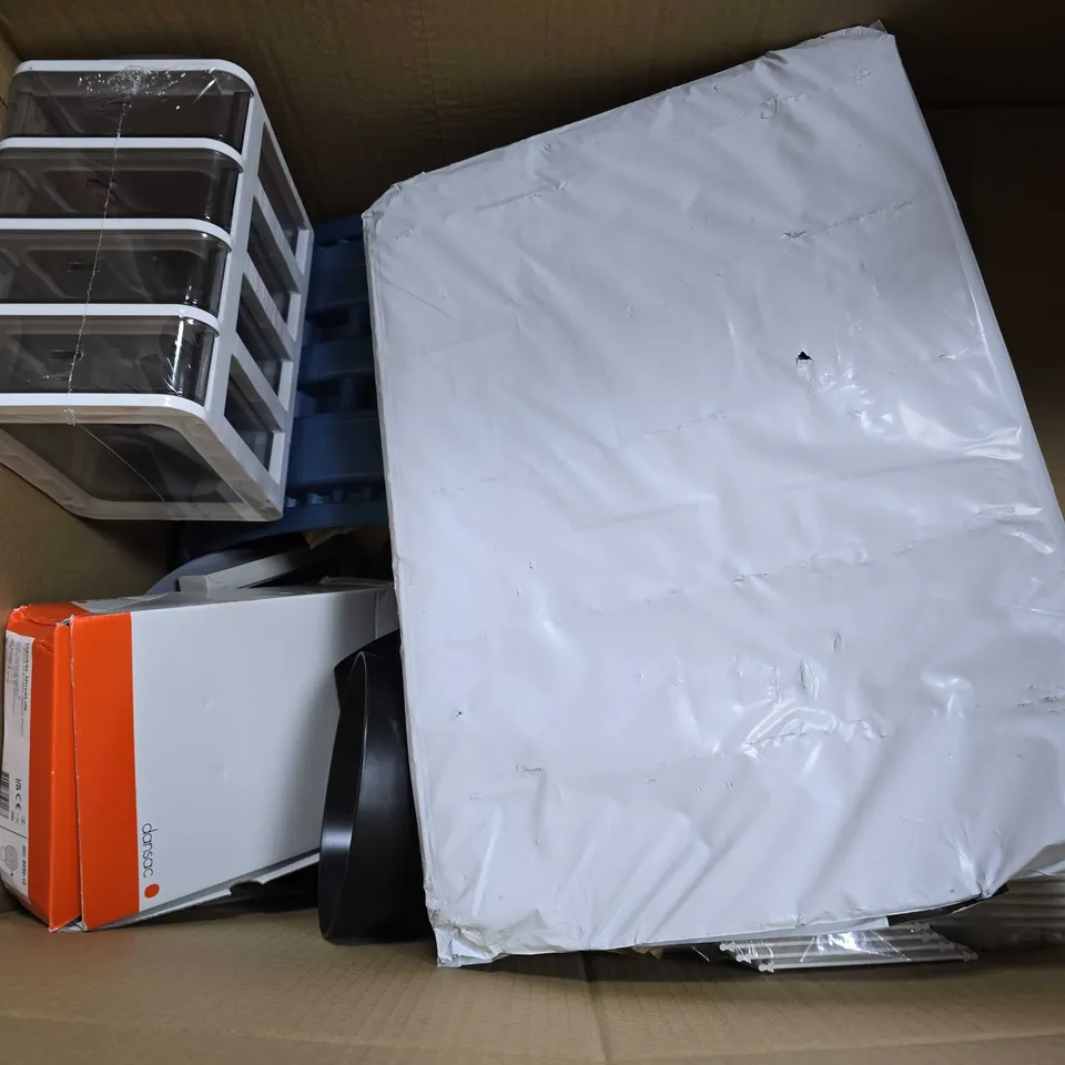 BOX OF APPROXIMATELY 12 ASSORTED ITEMS TO INCLUDE - PHILIPS AMARA FULL FACE MASK , PLASTIC BOTTLE , PAPER + WORD ETC