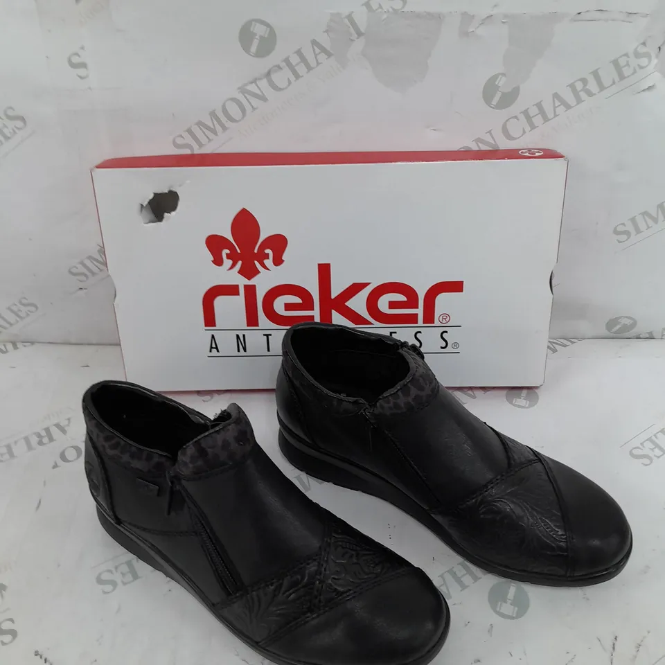 BOXED PAIR OF RIEKER LEATHER DOUBLE ZIP WATER RESISTANT BOOTS IN BLACK SIZE 4 