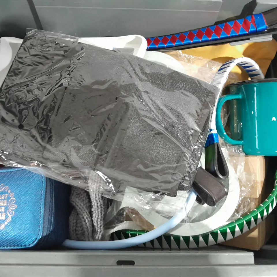 BOX OF APPROX 12 ASSORTED ITEMS TO INCLUDE - JEWELLERY BOX - CARD MACHINE CASE - KNEE BRACE ECT 