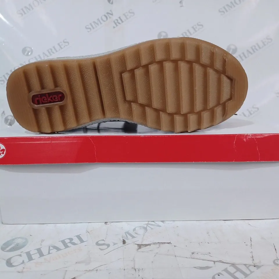 BOXED PAIR OF RIEKER WARM HIKING BOOTS IN NAVY - 6.5