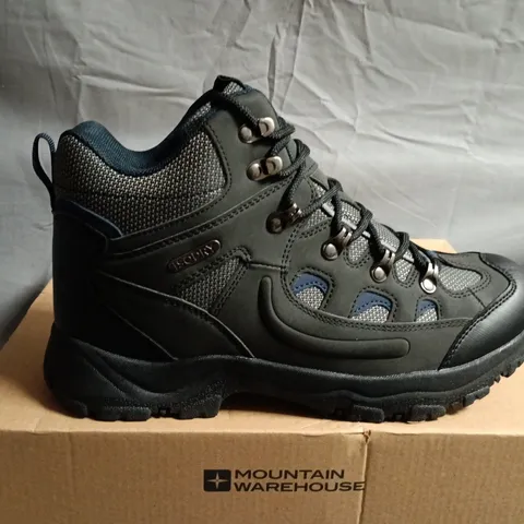 BOXED PAIR OF MOUNTAIN WAREHOUSE HIKING BOOTS, BLACK, UK SIZE 8