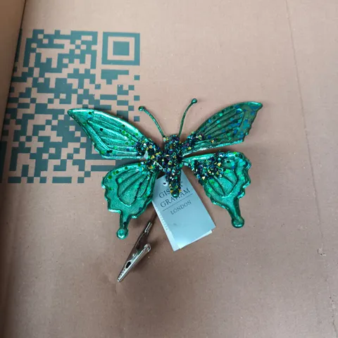APPROXIMATELY 24 GISELA GRAHAM GREEN BUTTERFLY CLIP DECORATION WITH GLITTER-ENCRUSTED CENTERS