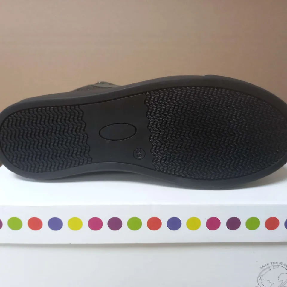 BOXED ADESSO KHAKI HIGH RISE TRAINERS - SIZE 6