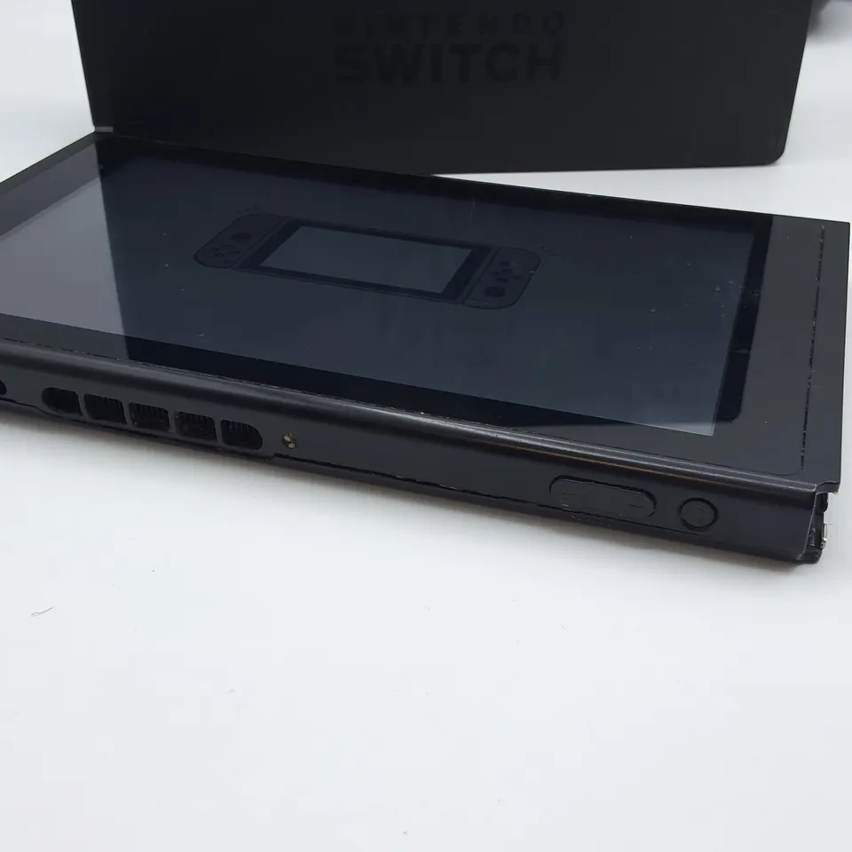 UNBOXED NINTENDO SWITCH HANDHELD CONSOLE HAC-001