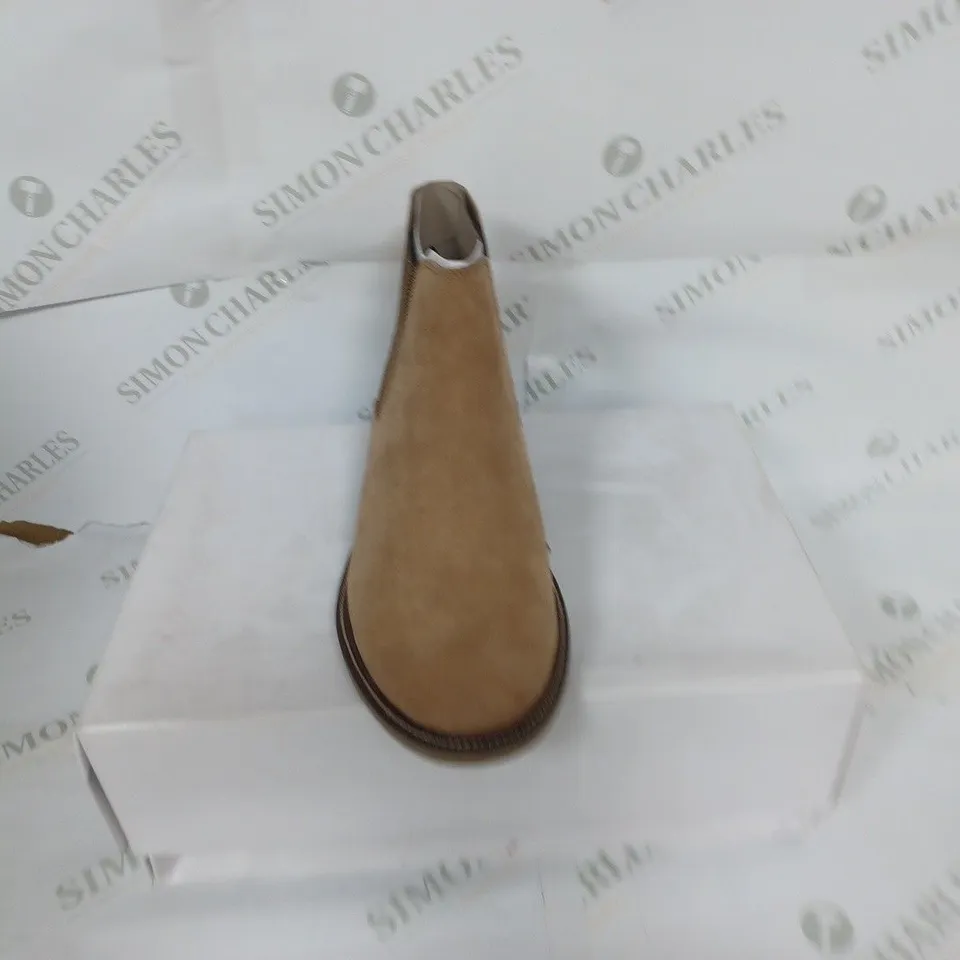 BOXED MARSH MICROSUEDE IN BISCUIT SIZE 10