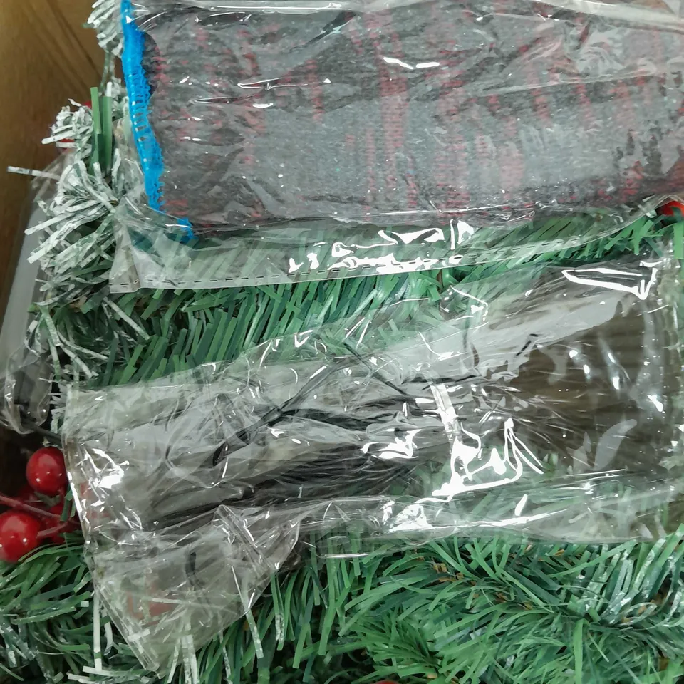 DECORATIVE FLORAL CHRISTMAS GARLAND