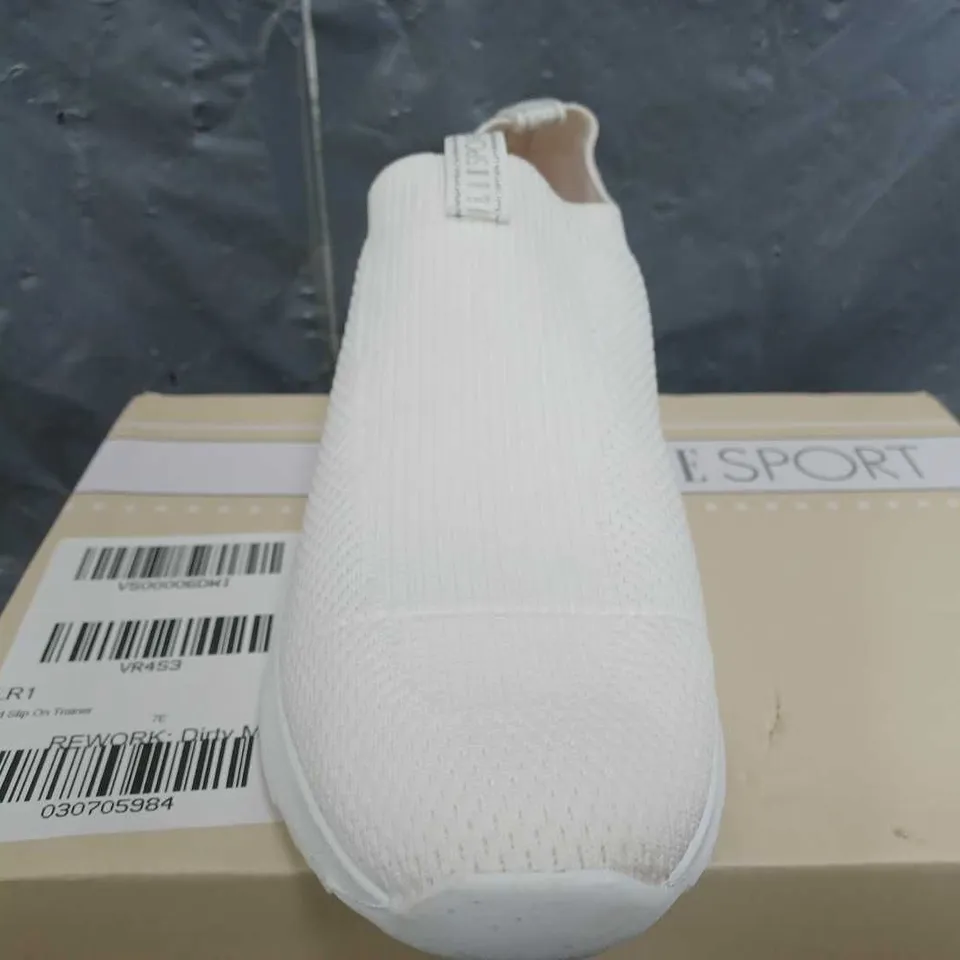 BOXED ELLESPORT FITTED SLIP ON TRAINERS IN WHITE - SIZE 7