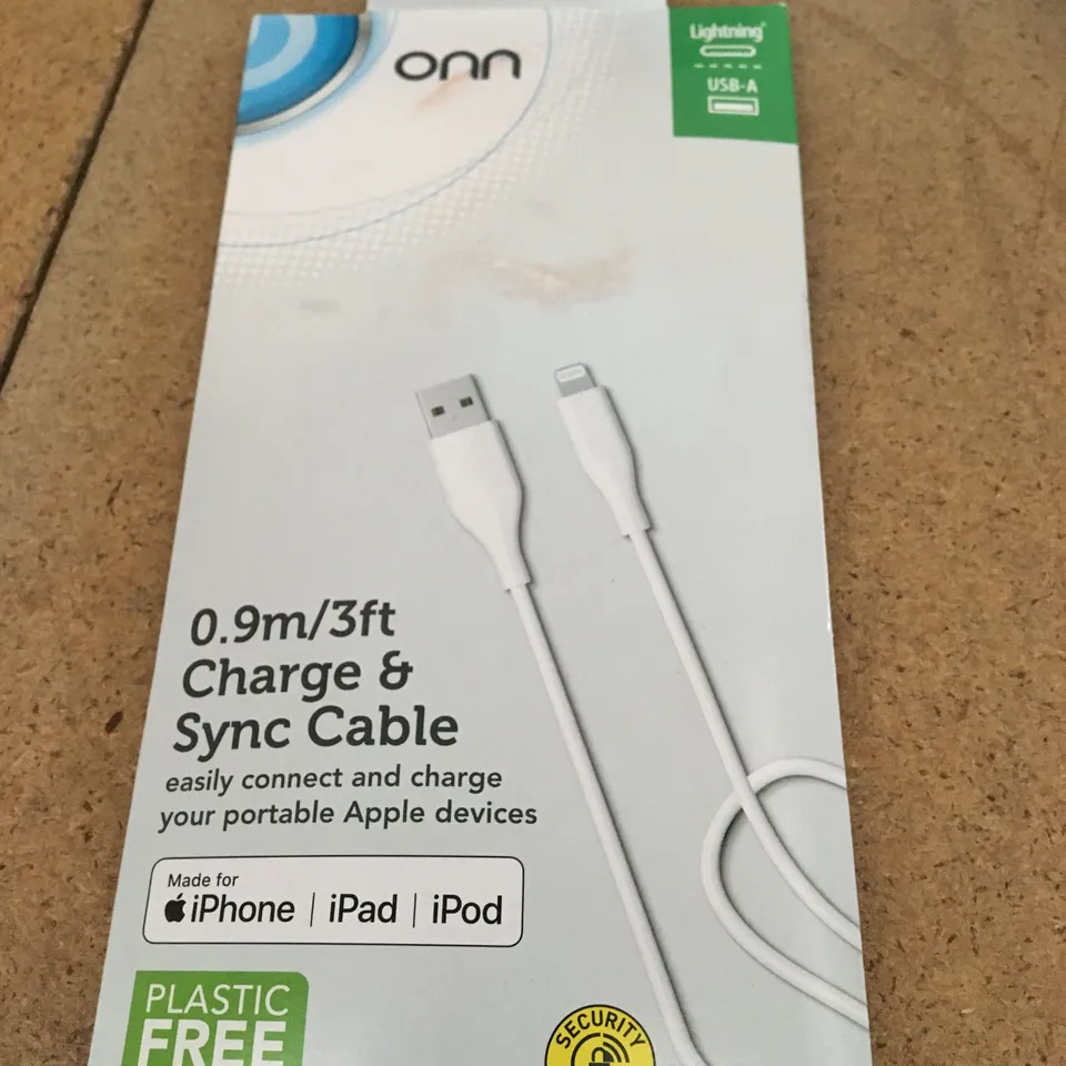 ONN 0.9M CHARGE AND SYNC CABLE