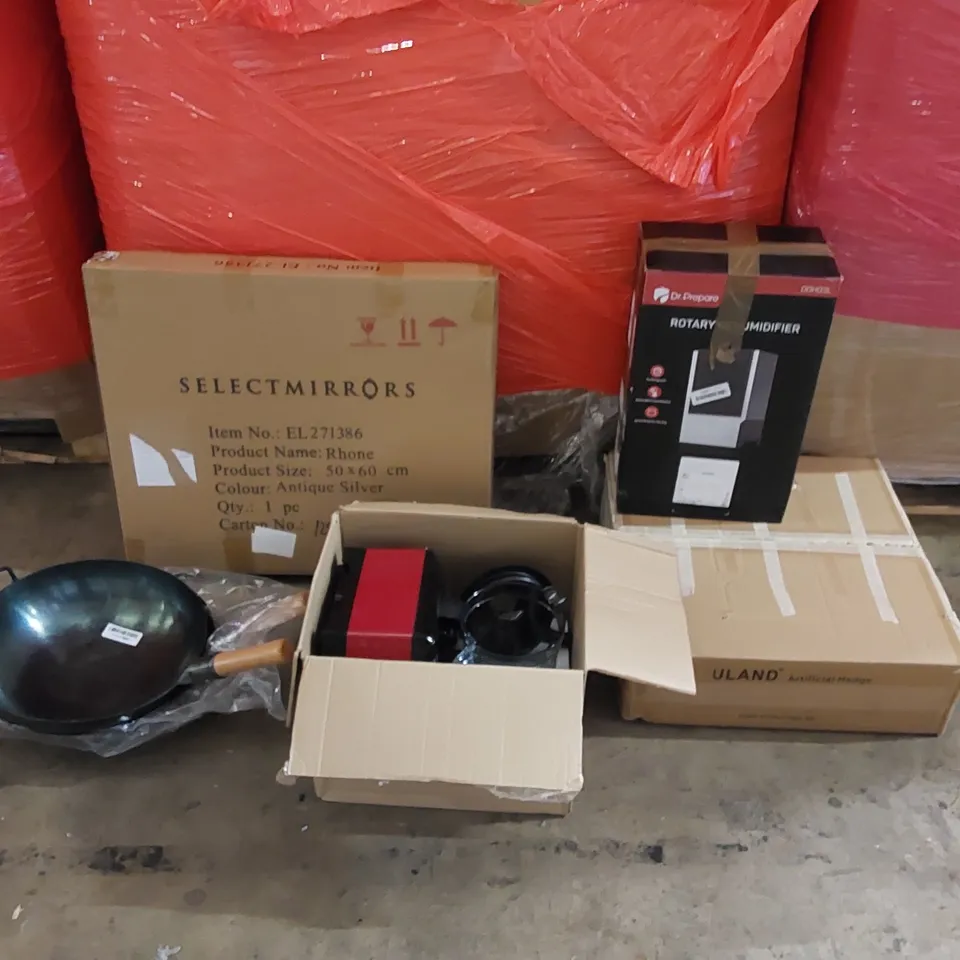 PALLET OF ASSORTED ITEMS INCLUDING: ROTARY DEHUMIDIFIER, BLENDER, ANTIQUE SILVER MIRROR, WOK FRYING PANS, ARTIFICIAL HEDGE