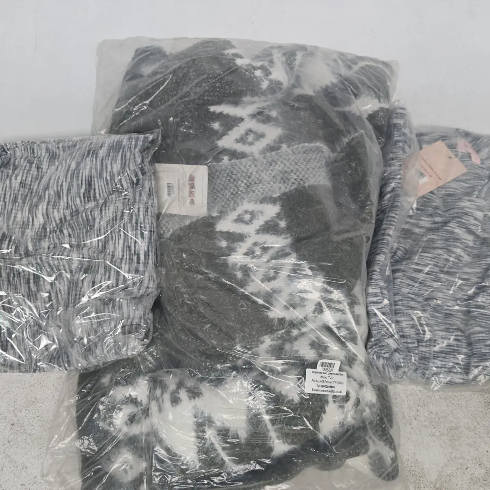 BOX OF APPROXIMATELY 20 ASSORTED HOUSEHOLD ITEMS TO INCLUDE CLOTHING IN VARIOUS STYLES AND SIZES, ETC