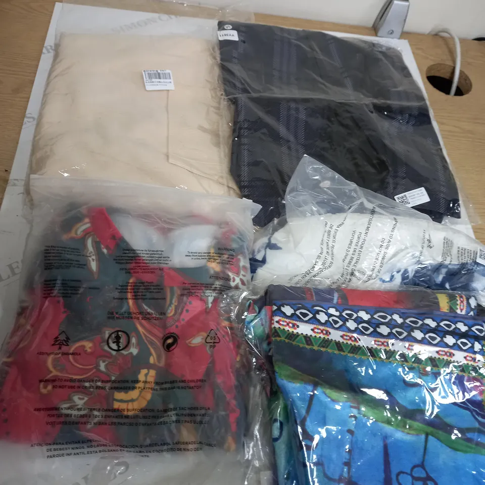 BOX OF APPROX. 40 ASSORTED CLOTHING VARYING IN SIZE/COLOUR/STYLE TO INCLUDE:  TOPS, JEANS, JUMPERS