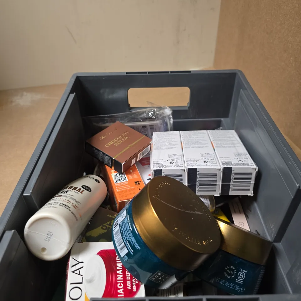 APPROXIMATELY 20 ASSORTED COSMETIC ITEMS INCLUDING BOOTS SOLTAN KIDS SUNCREAM , ELF PUTTY PRIMER AND MILK MAKEUP