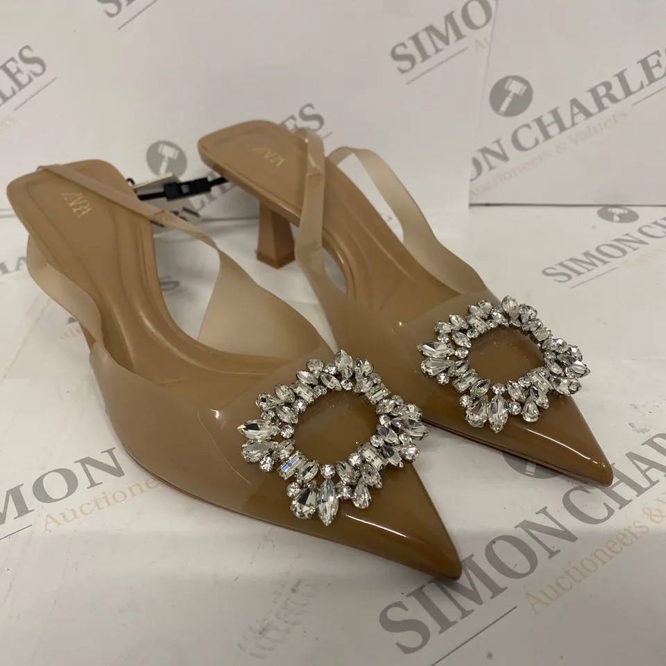 PAIR OF ZARA NUDE HEELS SIZE 37