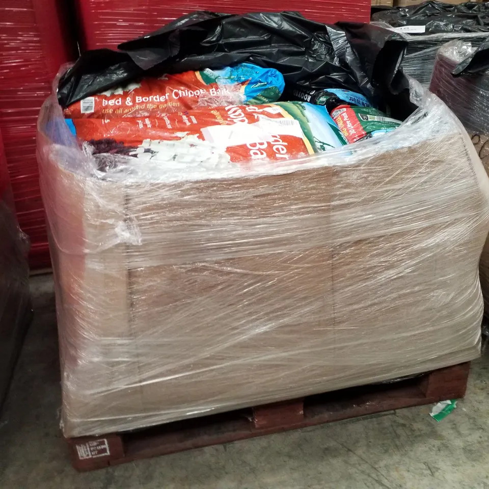 PALLET CONTAINING LARGE QUANTITY OF ASSORTED COMPOST