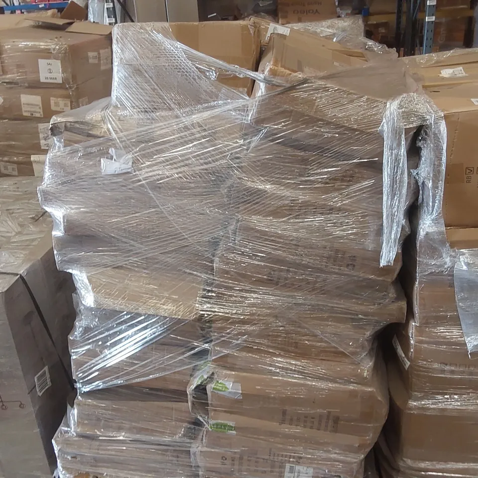 PALLET OF ASSORTED ITEMS INCLUDING: PET PLAY PENS ECT