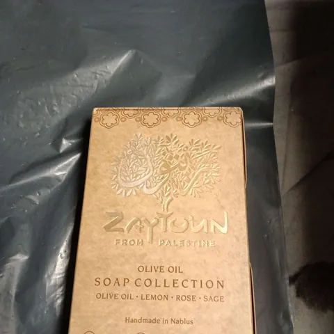 APPROXIMATELY 25 ASSORTED HEALTH AND BEAUTY ITEMS INCLUDING ZAYTOUN OLIVE OIL SOAP , TEMPORARY EYE TIGHTENER AND UNIVERSAL RELIEF CREAM 