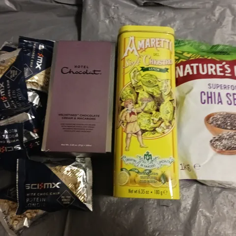 LOT OF ASSORTED FOOD ITEMS TO INCLUDE SCIMX PROTEIN BARS AND CHIA SEEDS