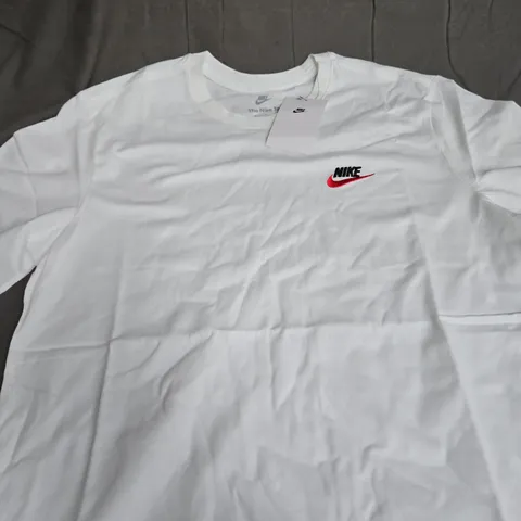 NIKE LOGO CASUAL TEE SIZE M