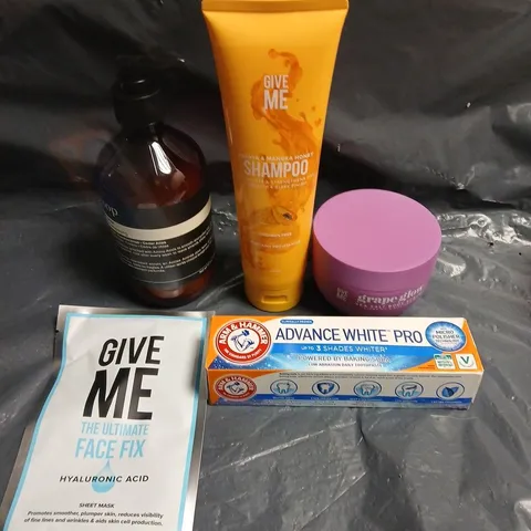 APPROXIMATELY 20 ASSORTED HEALTH & BEAUTY PRODUCTS TO INCLUDE ARM & HAMMER TOOTHPASTE, BODY SCRUB, GIVE ME FACE FIX ETC 