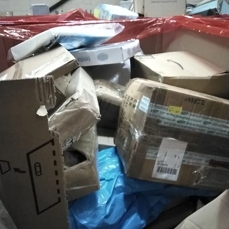 PALLET OF HOUSEHOLD ITEMS TO INCLUDE STYLE FASHION TOY,FOAM CLIMBING BLOCKS, MIRROR, PUZZLE MAT 3000 AND OTHER ASSORTED ITEMS..L