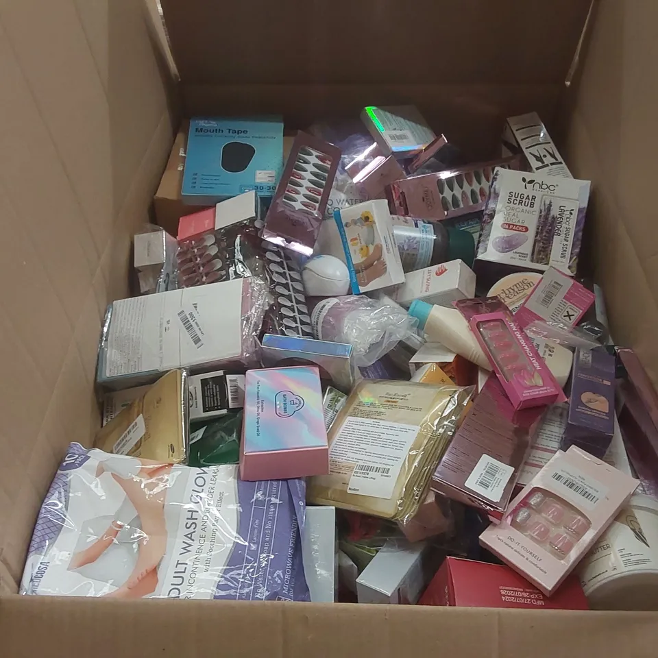 PALLET CONTAINING A VERY LARGE QUANTITY OF COSMETICS ITEMS