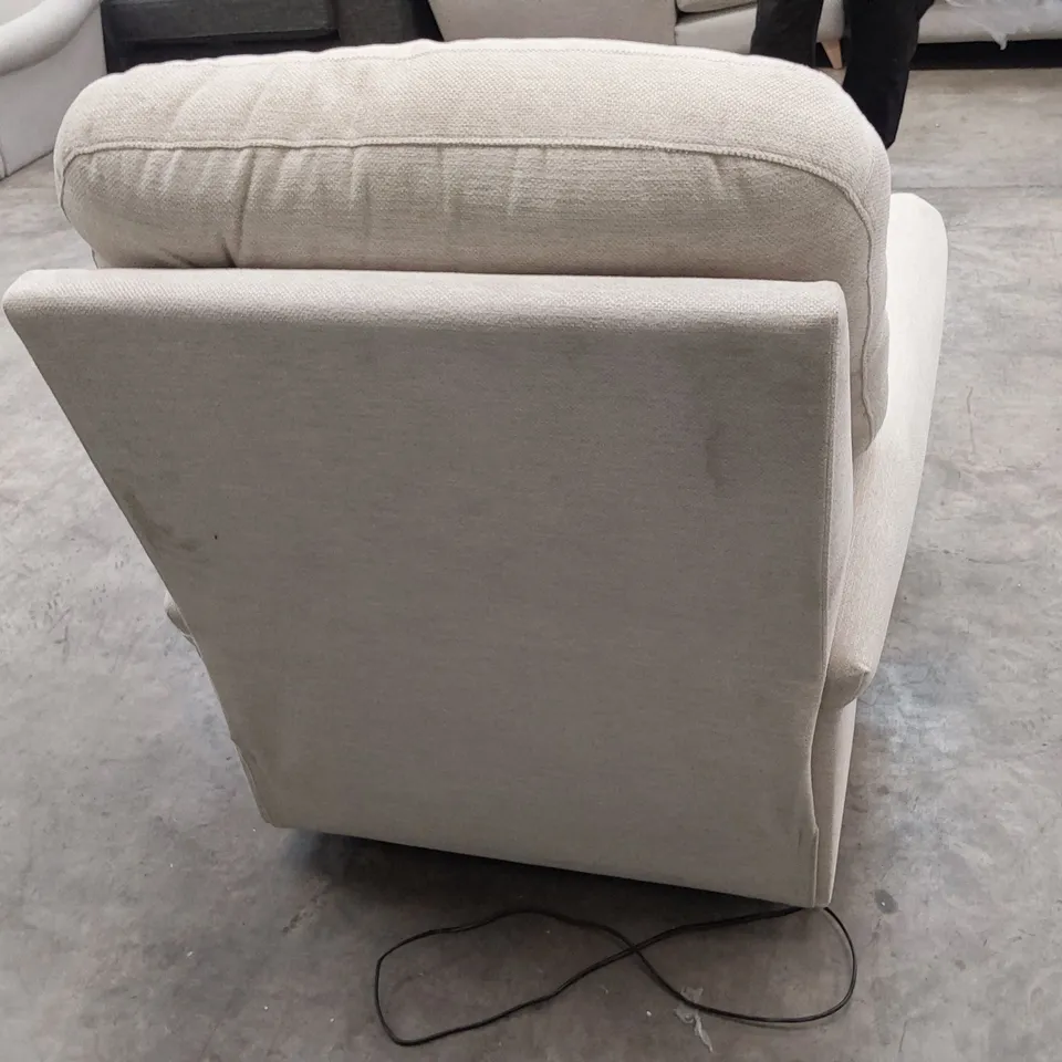 QUALITY BRITISH DESIGNER G PLAN HOLMES DUAL ELEVATE C579 CANOPY SAND RECLINING EASY CHAIR NATURAL FABRIC