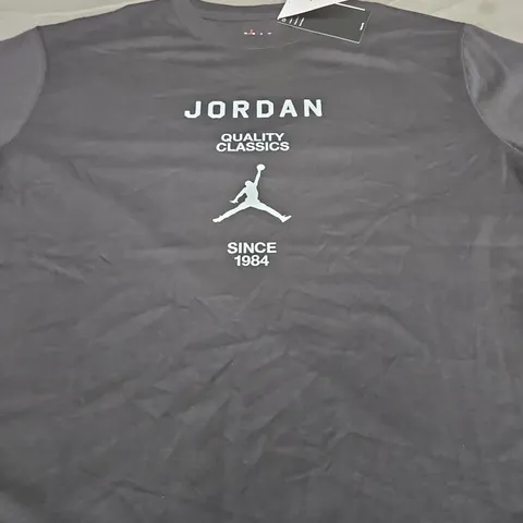AIR JORDAN GRAPHIC TEE - SIZE M