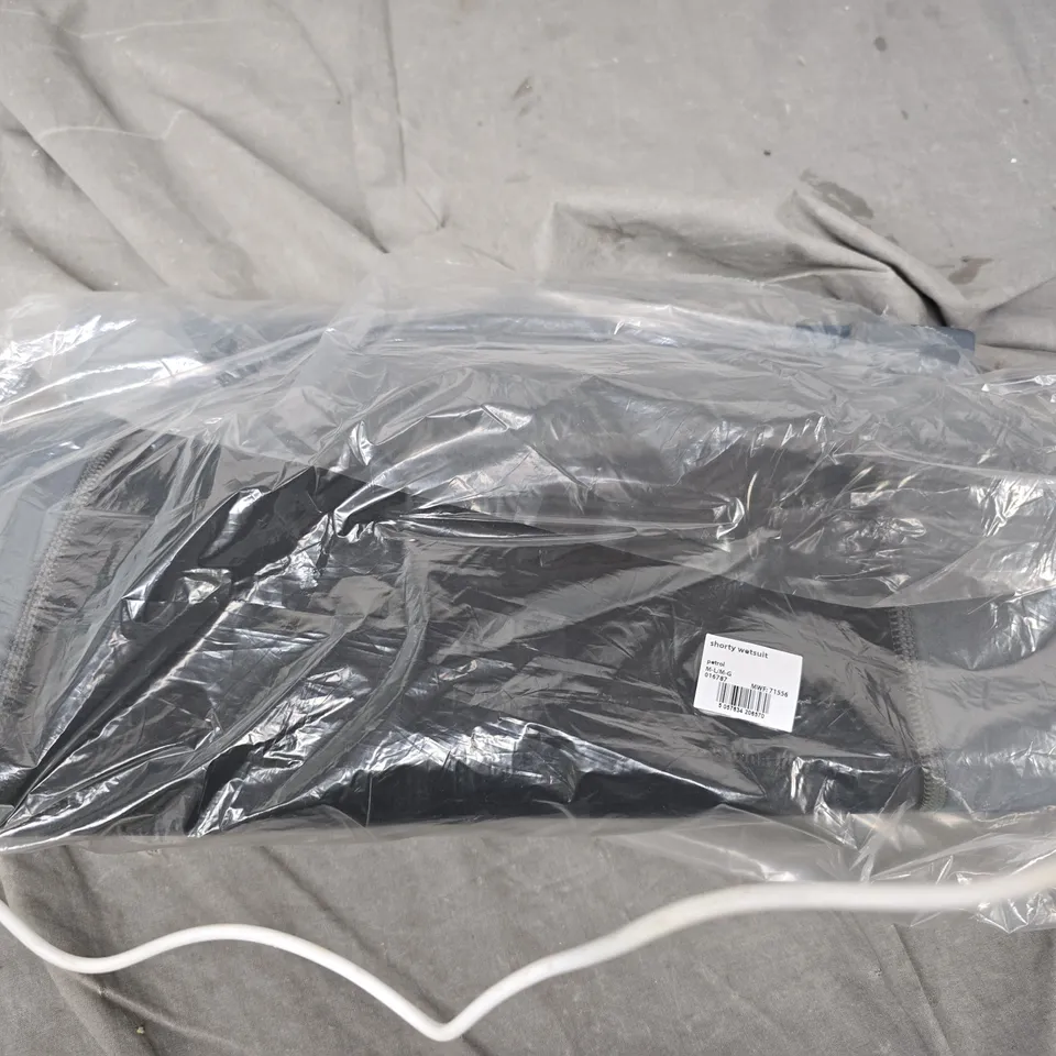 MOUNTAIN WAREHOUSE SHORTY WETSUIT SIZE M-L