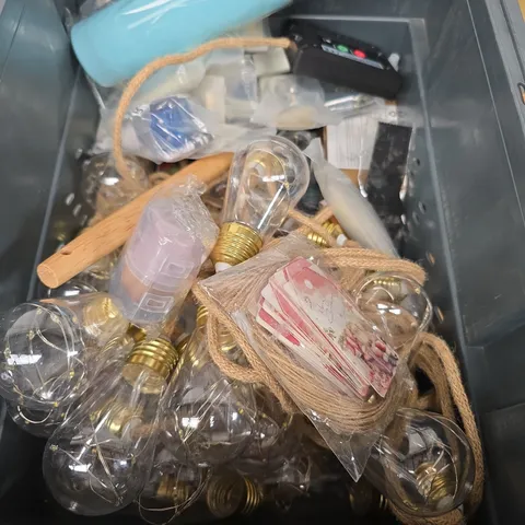 BOX OF ASSORTED ITEMS TO INCLUDE - OUTDOOR LIGHTS - DOOR HANDLES - TOOL BITS 