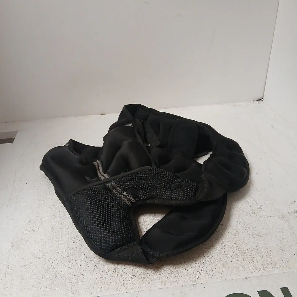 WEIGHT VEST AND 8KG DUMBELL 