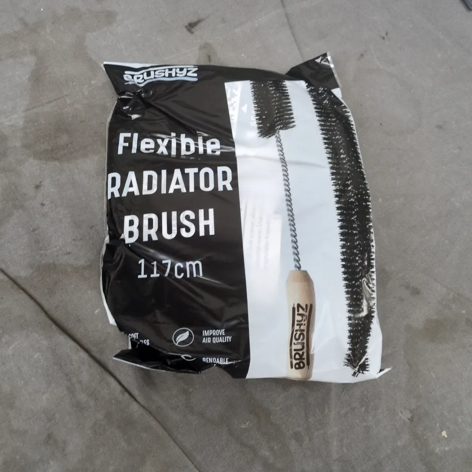 TOTE OF APPROXIMATELY 12 ASSORTED ITEMS TO INCLUDE: FLEXIBLE RADIATOR BRUSH 