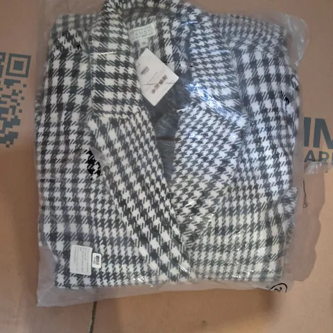 APPROXIMATELY 10 TAMSY CHECK JACKETS IN BLACK/WHITE IN VARIOUS SIZES