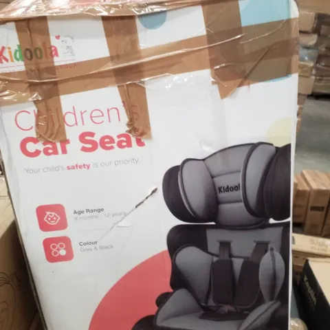 BOXED KIDOOLA CHILDRENS CAR SEAT - GREY & BLACK