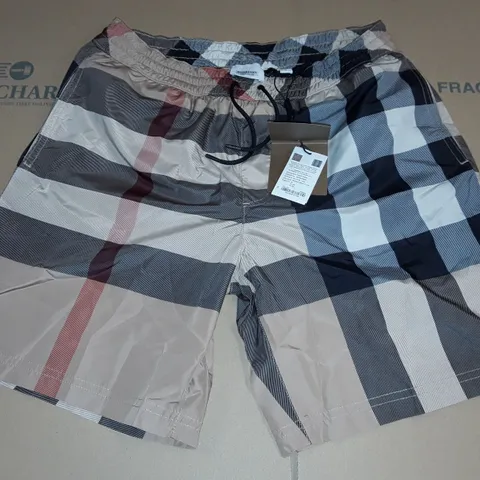 BURBERRY ARCHIVE BEIGE CHECK SHORTS - M