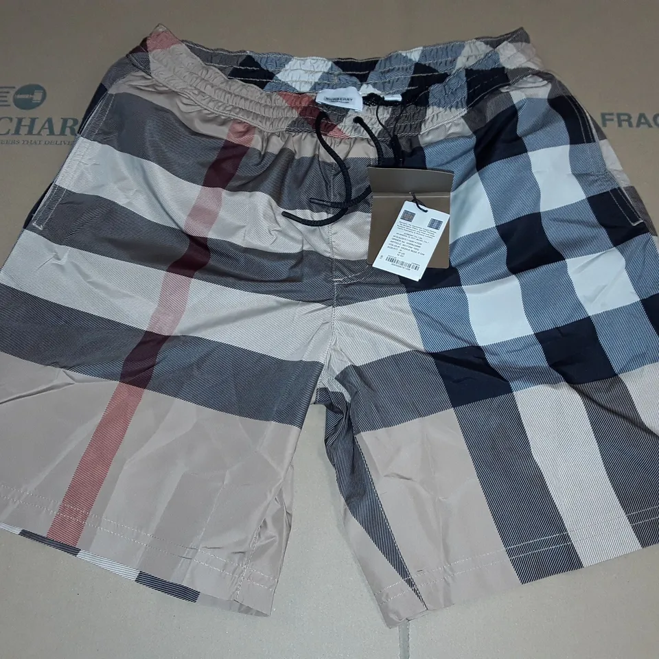 BURBERRY ARCHIVE BEIGE CHECK SHORTS - M