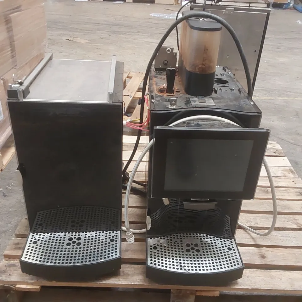 FRANKE COMMERCIAL COFFEE MACHINE WITH MILK CHILLER (2 ITEMS)